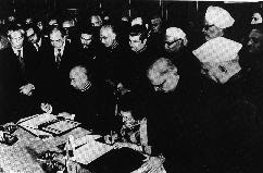 The Prime Minister of India and the President of Pakistan signing the Shimla Agreement.